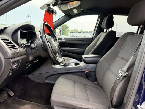 Used 2018 Jeep Grand Cherokee Laredo AWD/4WD image 16