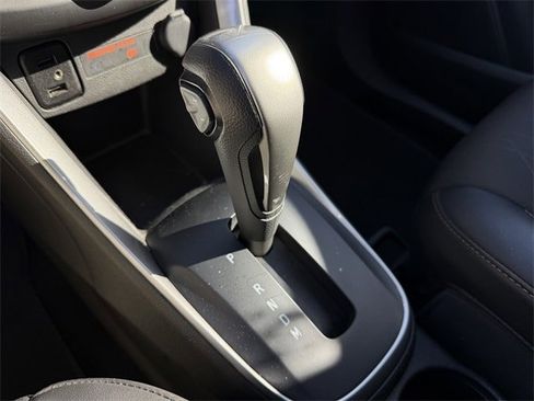 Used 2022 Chevrolet Trax LT w/ LT Convenience Package image 18