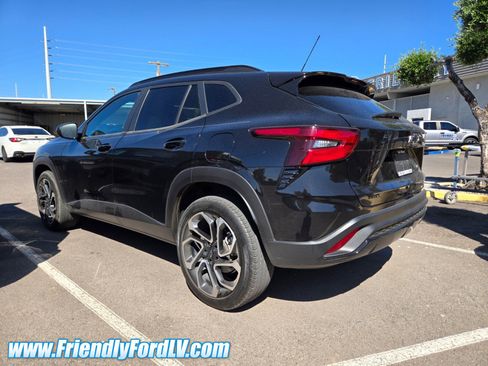 Used 2024 Chevrolet Trax RS FWD image 3