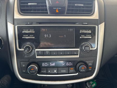 Used 2016 Nissan Altima 2.5 SL w/ Moonroof Package FWD image 6