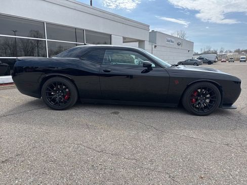 Used 2016 Dodge Challenger SRT Hellcat image 2