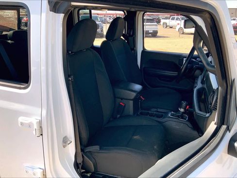 Used 2020 Jeep Gladiator Sport w/ Quick Order Package 24S image 9