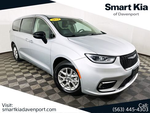 Used 2024 Chrysler Pacifica Touring-L FWD image 1
