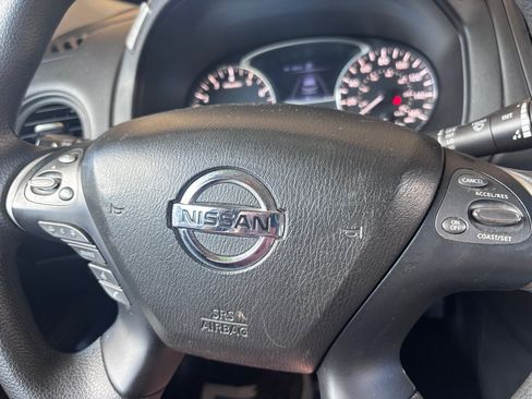 Used 2019 Nissan Pathfinder S AWD/4WD image 8