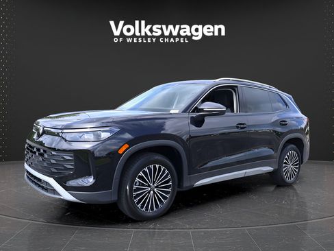 Certified 2025 Volkswagen Tiguan S w/ 18" Wheel Package AWD/4WD image 4