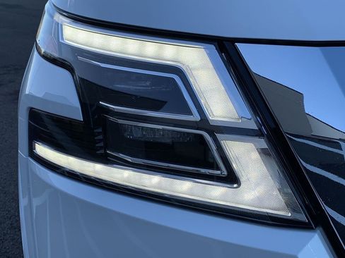 Used 2023 Nissan Armada SL w/ Captain's Chairs Package image 9