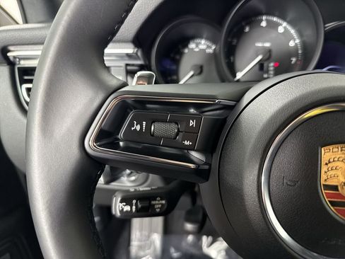 Certified 2025 Porsche Macan image 37
