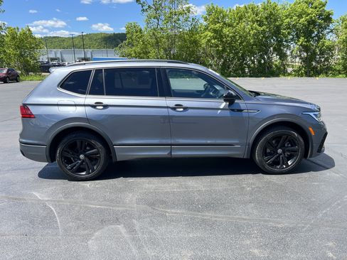 Used 2023 Volkswagen Tiguan SE R-Line AWD/4WD image 8