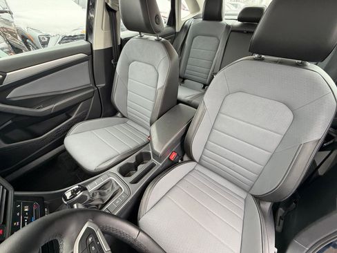 Used 2025 Volkswagen Jetta SE image 35