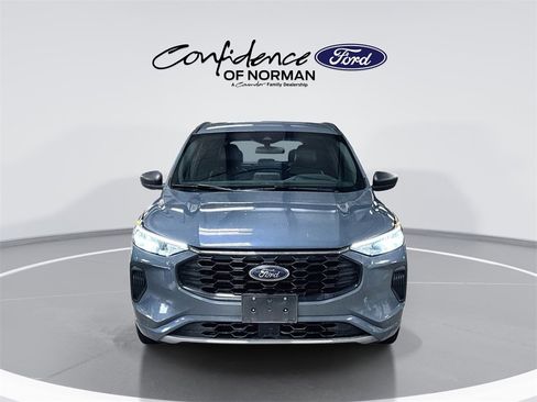 Used 2023 Ford Escape ST-Line image 2