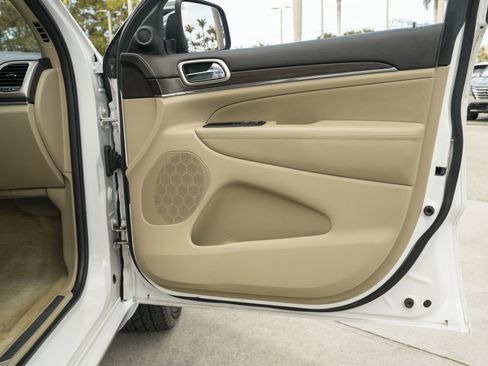 Used 2017 Jeep Grand Cherokee Overland image 39