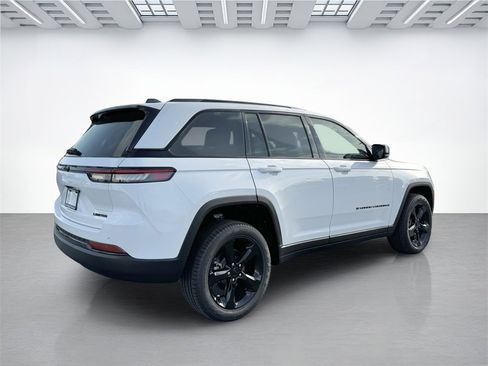 New 2024 Jeep Grand Cherokee Limited w/ Black Appearance Package image 3