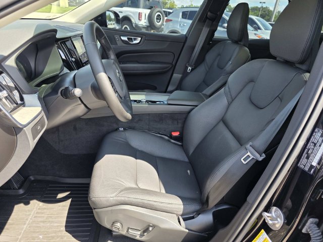 Used 2025 Volvo XC60 B5 Plus w/ Protection Package Premier AWD/4WD image 8