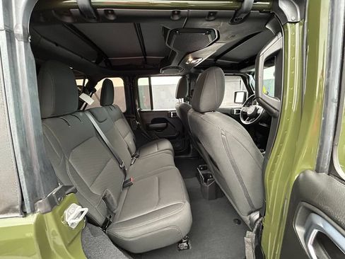 Used 2022 Jeep Wrangler Unlimited Sport AWD/4WD image 32