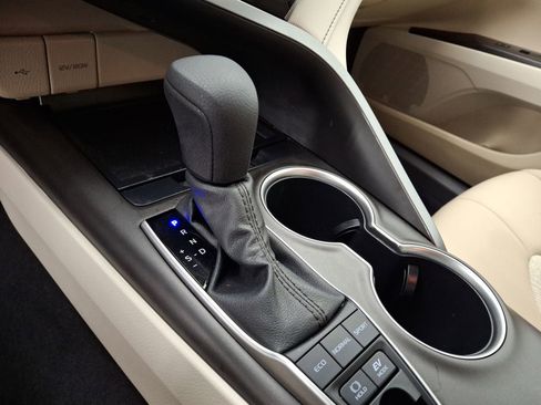 Certified 2022 Toyota Camry LE image 12