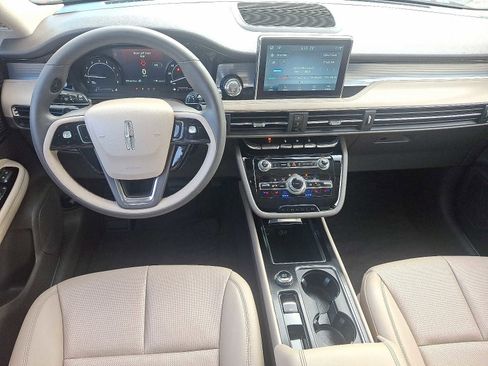 Used 2022 Lincoln Corsair Standard w/ Equipment Group 101A image 12