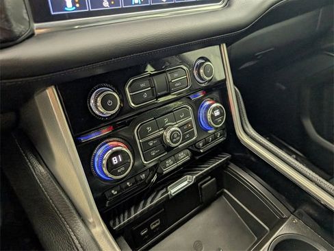 Used 2021 GMC Yukon Denali w/ Denali Premium Package image 32