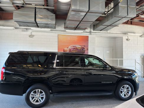 Used 2020 Chevrolet Suburban LT image 2