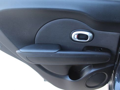 Used 2015 Kia Soul + image 9