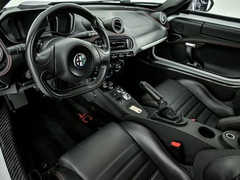 Used 2015 Alfa Romeo 4C Coupe w/ Leather Interior Group RWD image 19