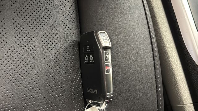 Used 2024 Kia Carnival LX FWD image 20