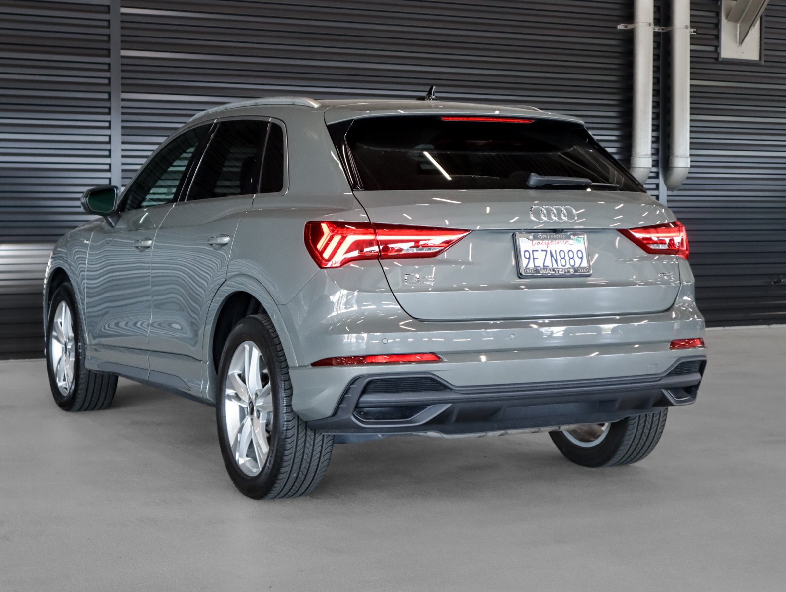 Used 2023 Audi Q3 2.0T Premium w/ Convenience Package AWD/4WD image 2