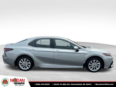 Used 2024 Toyota Camry SE FWD image 6