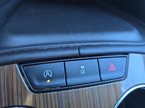 Used 2023 GMC Acadia SLE image 29