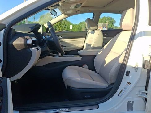 Used 2025 Nissan Altima 2.5 SV w/ SV Special Edition Package FWD image 13
