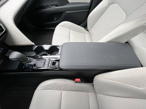 Used 2025 Toyota Camry XLE image 24