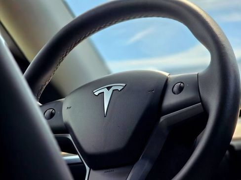 Used 2023 Tesla Model Y Long Range AWD/4WD image 14