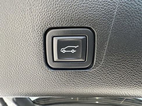 Used 2023 Chevrolet Traverse LT FWD image 22
