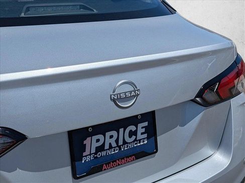 Used 2025 Nissan Versa SV FWD image 30