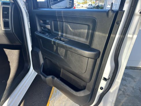 Used 2018 RAM 1500 Express w/ Express Value Package image 40