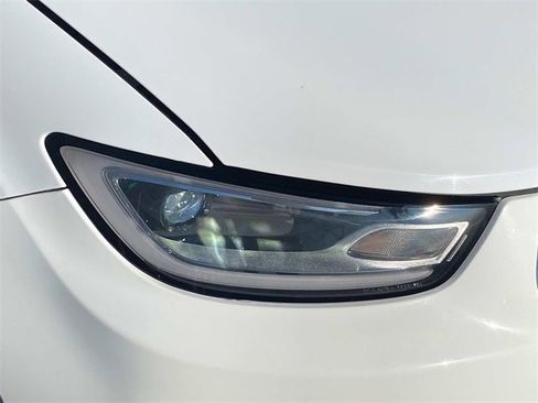 Used 2022 Chrysler Pacifica Touring-L image 4