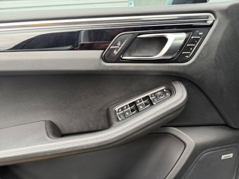 Certified 2020 Porsche Macan AWD/4WD image 26