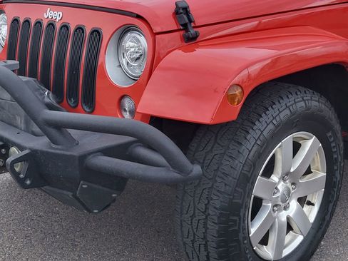 Used 2018 Jeep Wrangler Sahara w/ Connectivity Group image 9