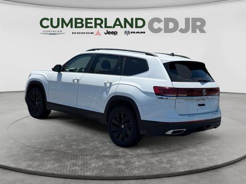 Used 2024 Volkswagen Atlas SE AWD/4WD image 4