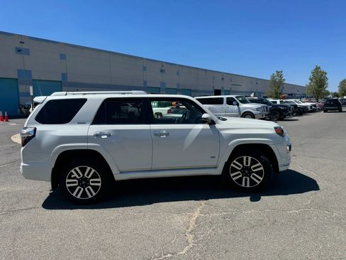 Used 2017 Toyota 4Runner Limited AWD/4WD image 19