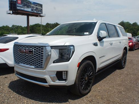 Used 2022 GMC Yukon XL Denali RWD image 5