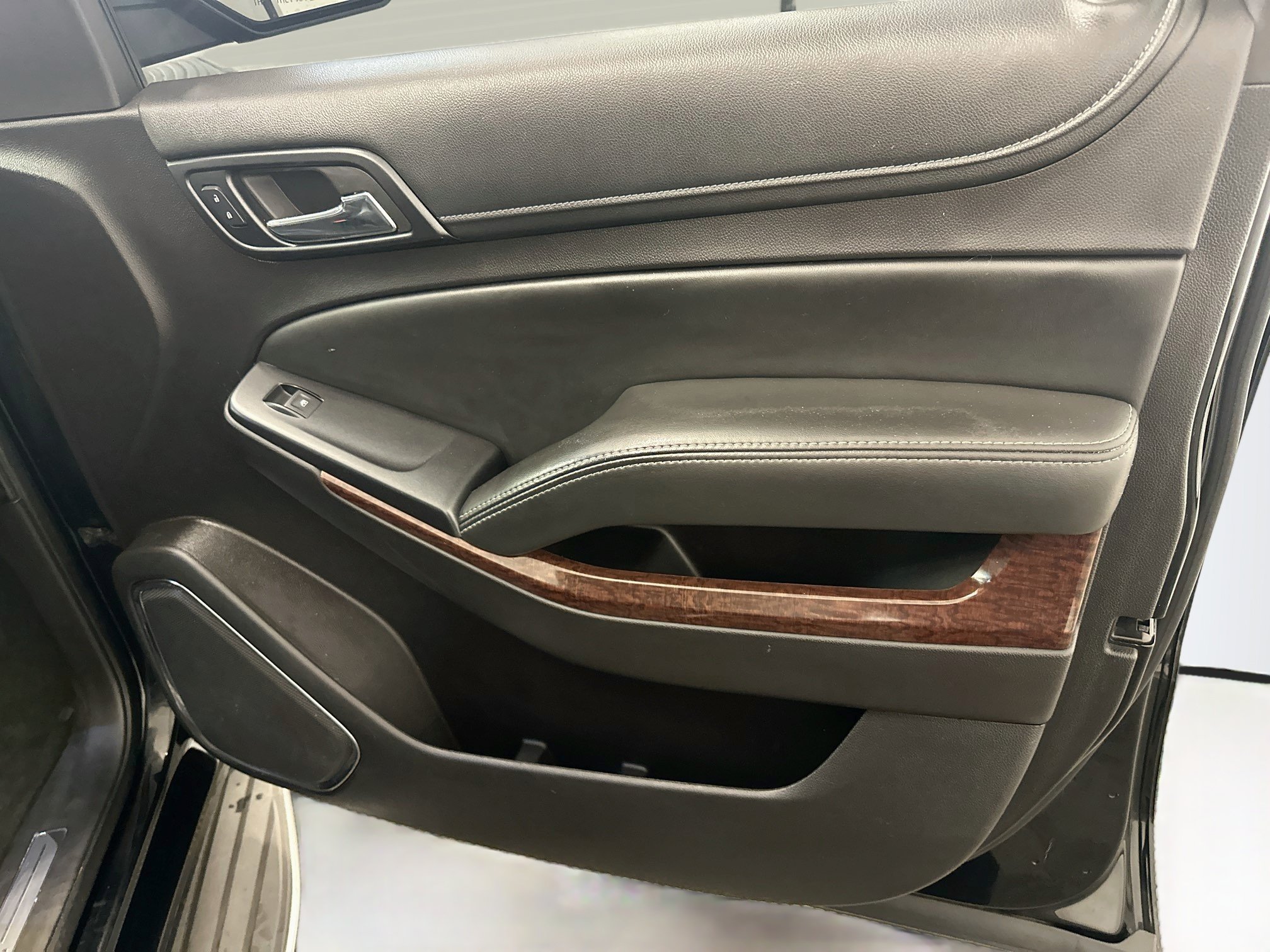 Used 2015 GMC Yukon SLT AWD/4WD image 36