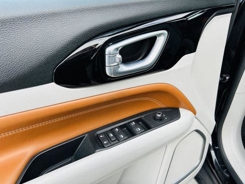 Used 2022 Jeep Compass Limited image 10