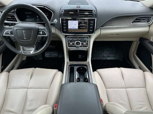 Used 2017 Lincoln Continental Select w/ Climate Package AWD/4WD image 12