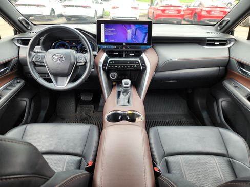 Used 2023 Toyota Venza Limited image 8