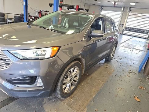 Used 2022 Ford Edge Titanium image 4