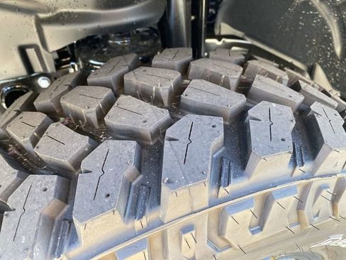 New 2025 Jeep Gladiator Willys image 40