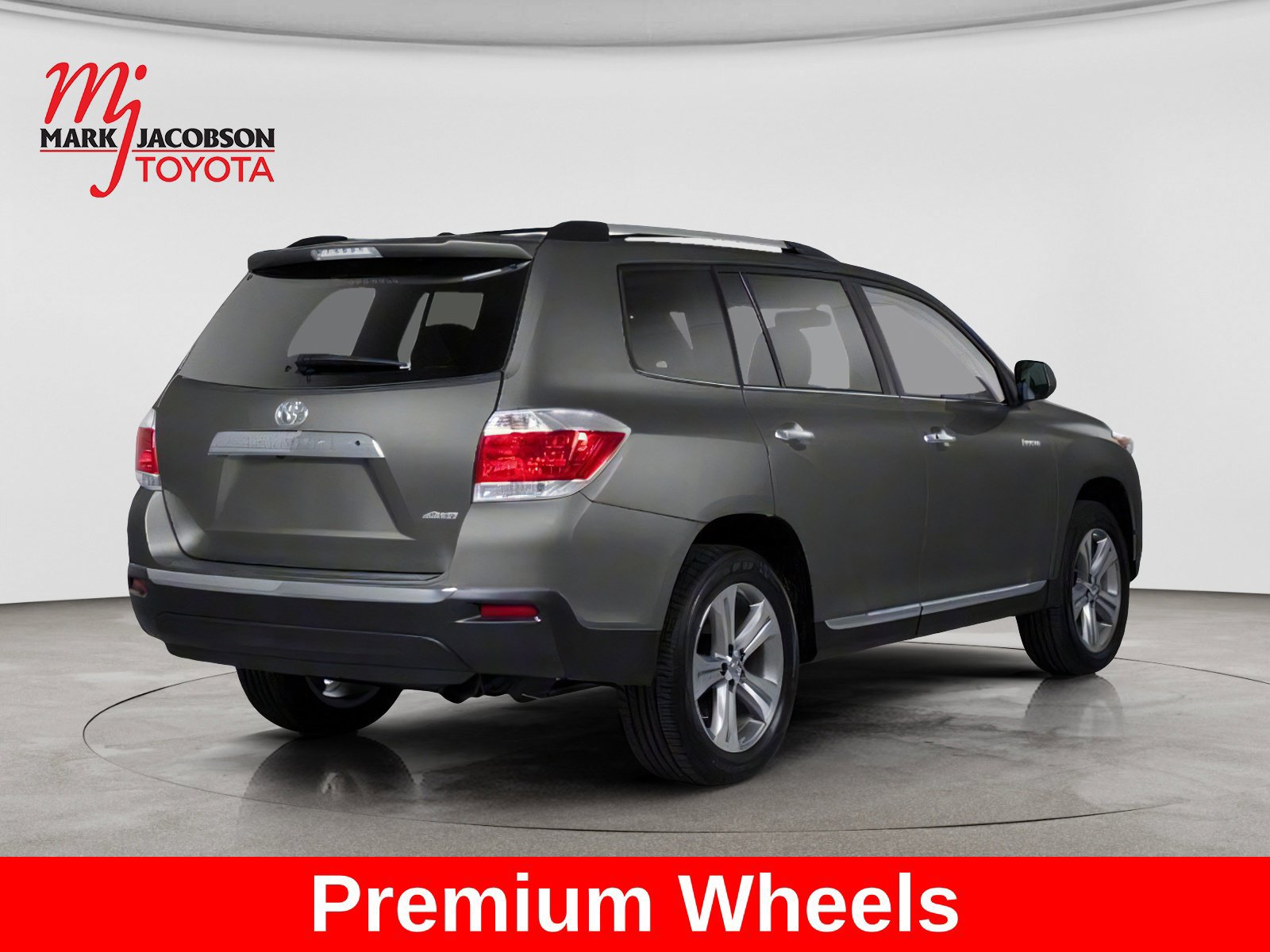 Used 2013 Toyota Highlander SE FWD image 2