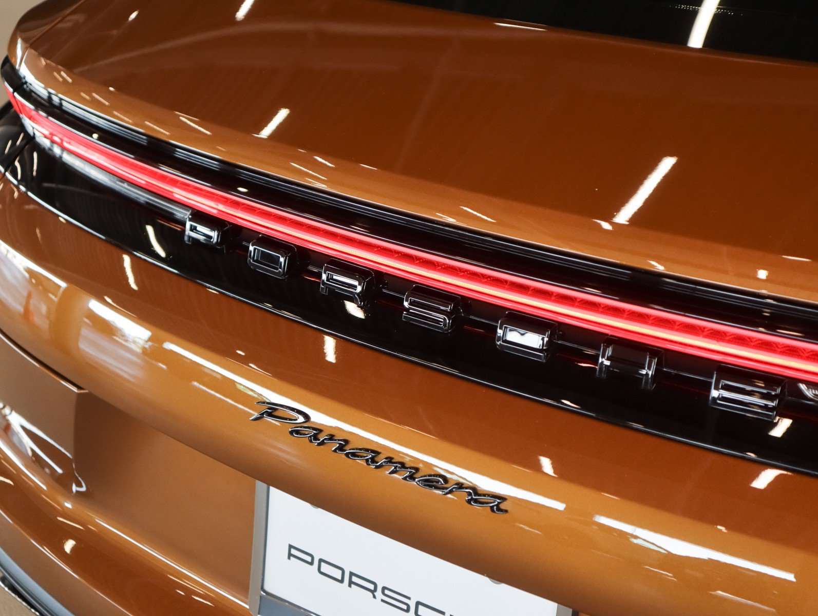 Used 2025 Porsche Panamera RWD image 27