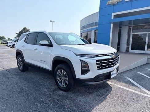 Used 2025 Chevrolet Equinox LT FWD image 2