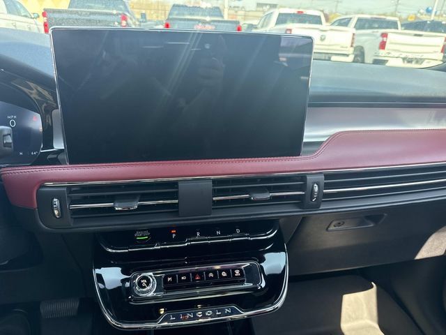 Used 2025 Lincoln Corsair Reserve w/ Equipment Group 202A AWD/4WD image 22